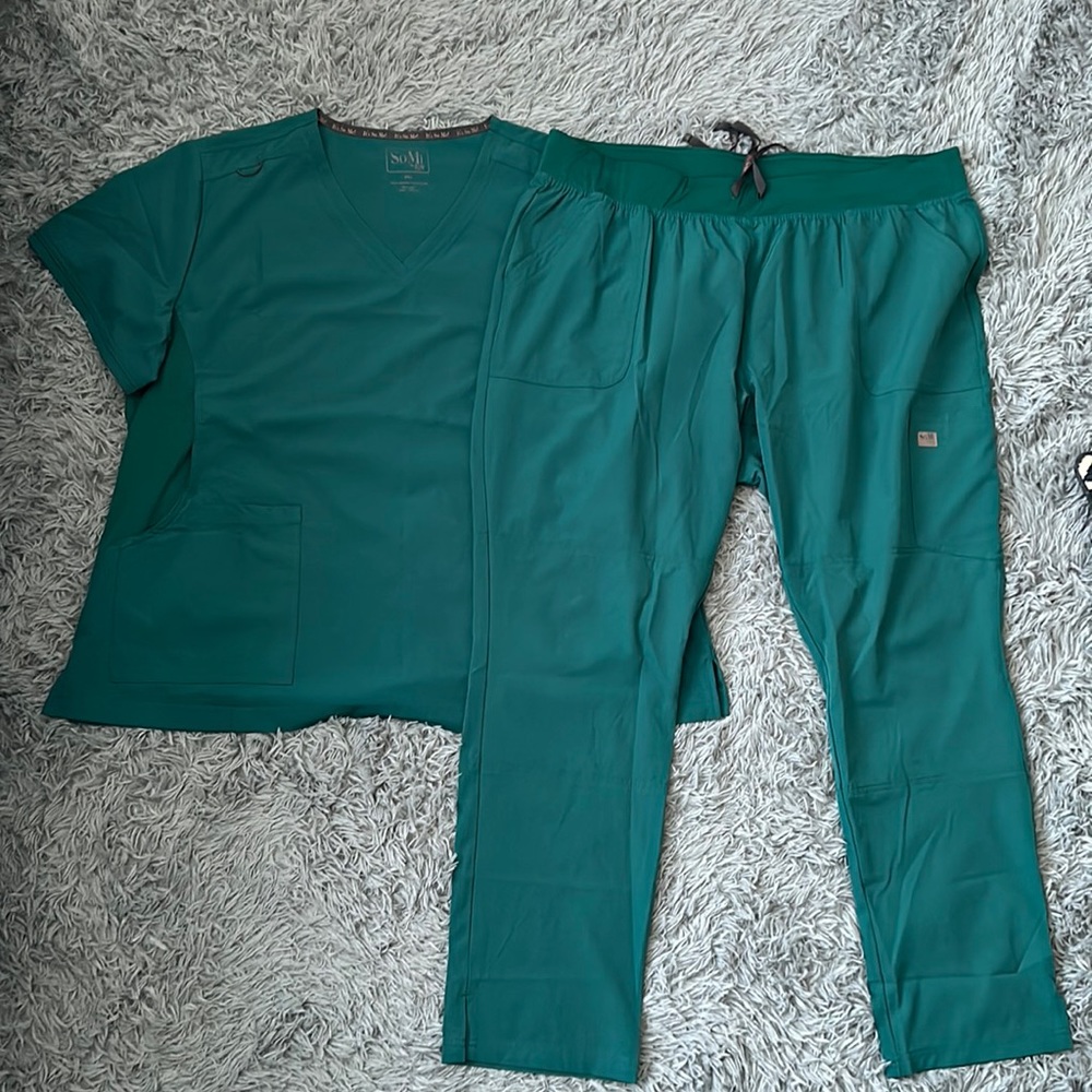 SoMi women’s scrub SET